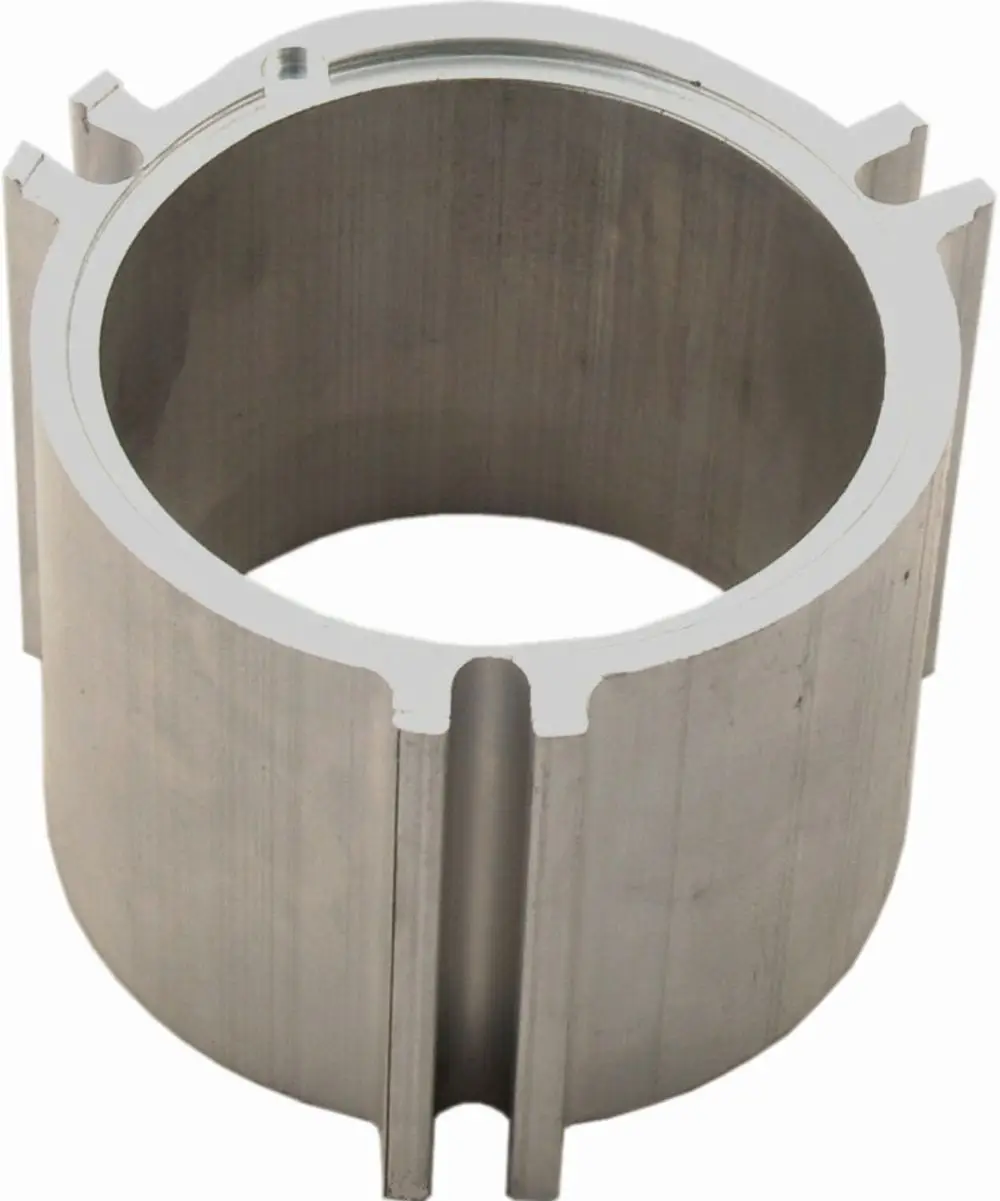 Zwischenflansch aus Metall mit einer zylindrischen Form, geeignet für verschiedene Anwendungen. Produkt von Wolf, funktional und robust gestaltet.